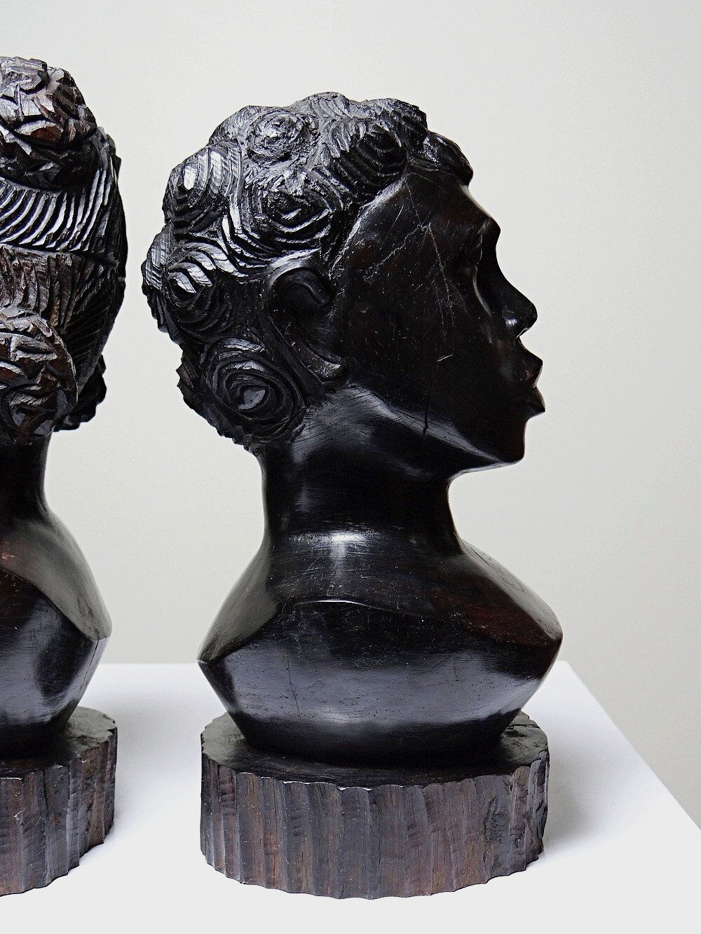 Couple of Malagasy busts in dark exotic wood, carved, craftsmanship from the 1940s to 1970s.