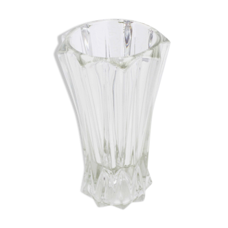 Diamond-shaped glass vase