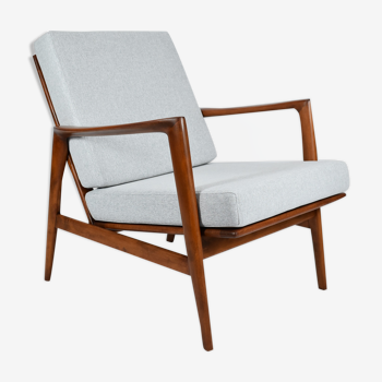 Fauteuil scandinave vintage entièrement rénové icône des années 1960, tissu gris clair