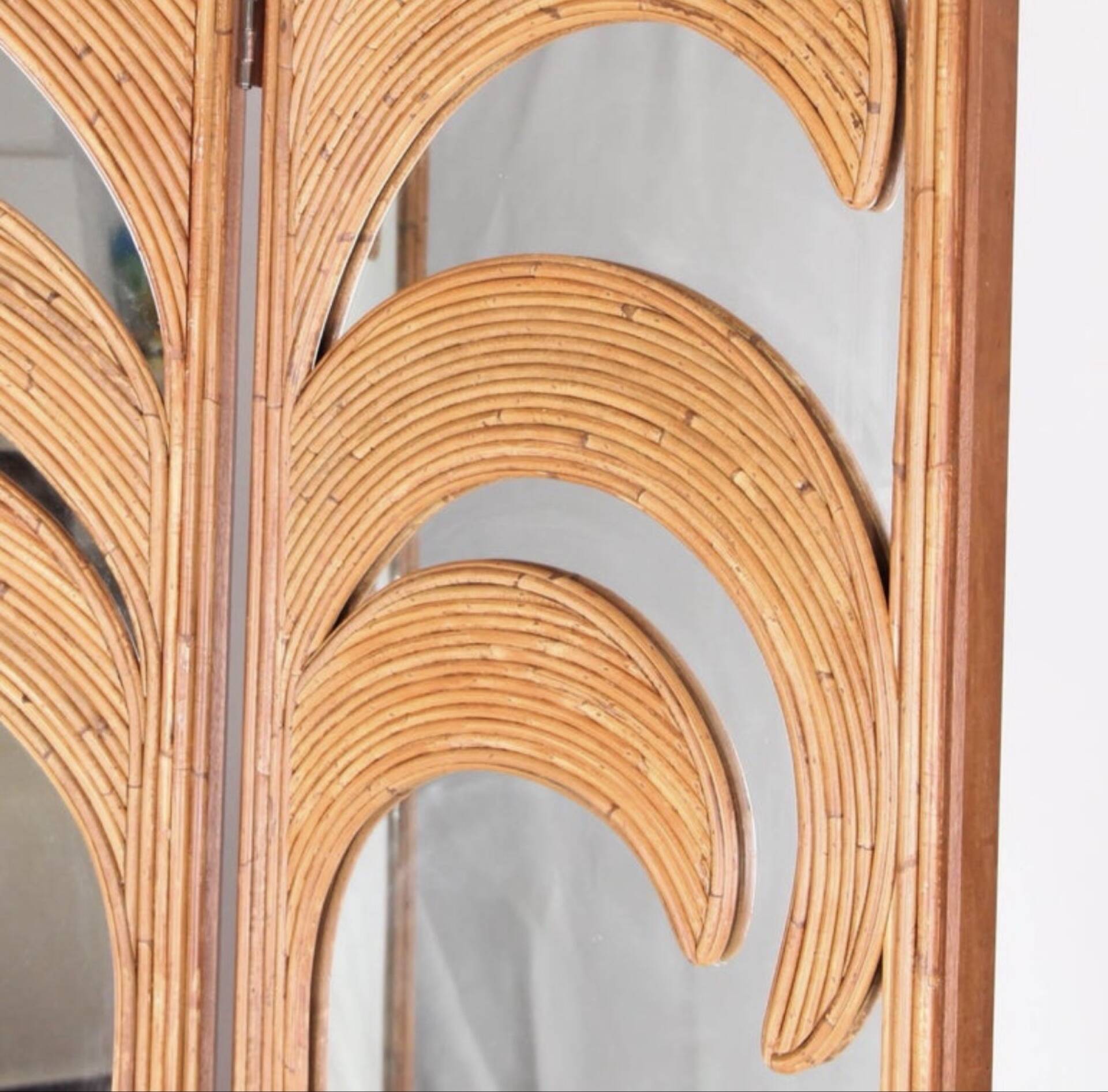 Paravent « palmes » en rotin et miroirs 