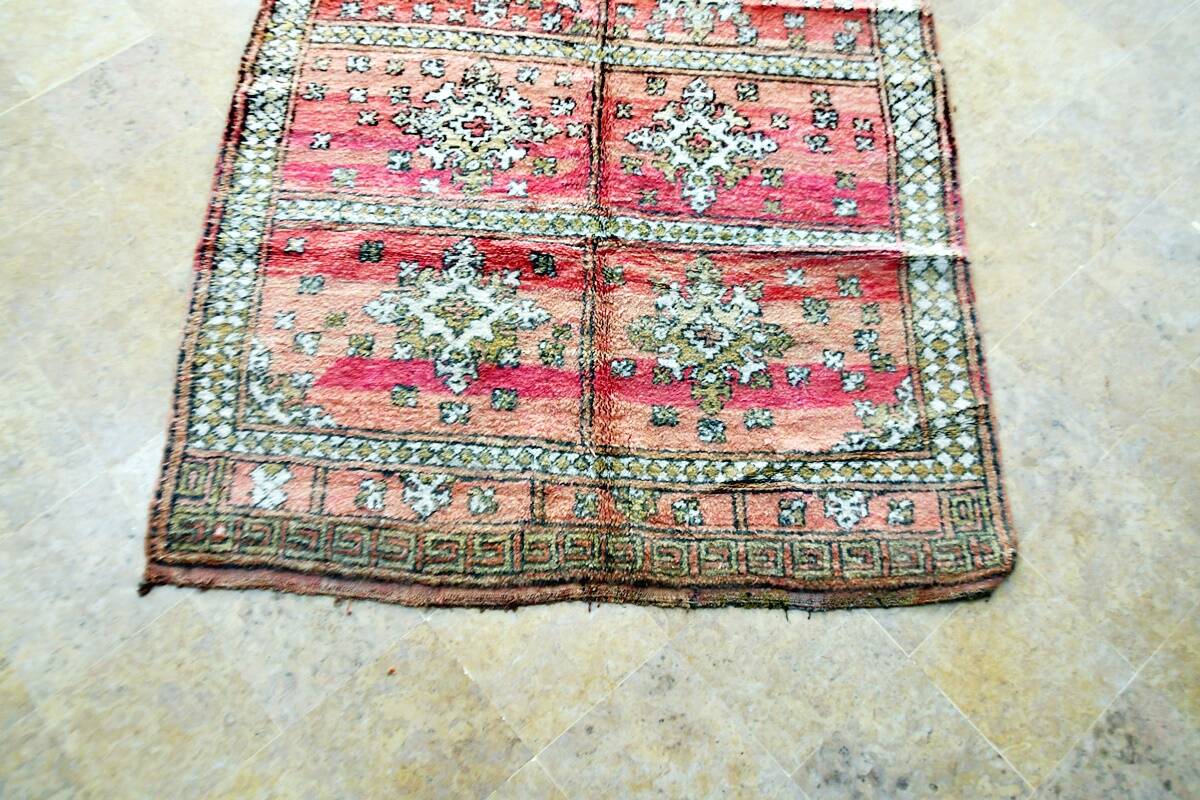 Moroccan Berber rug Zemmour vintage 212 x 160 cm