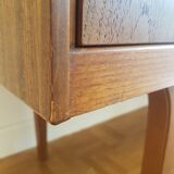 Small scandinace line in clear teak