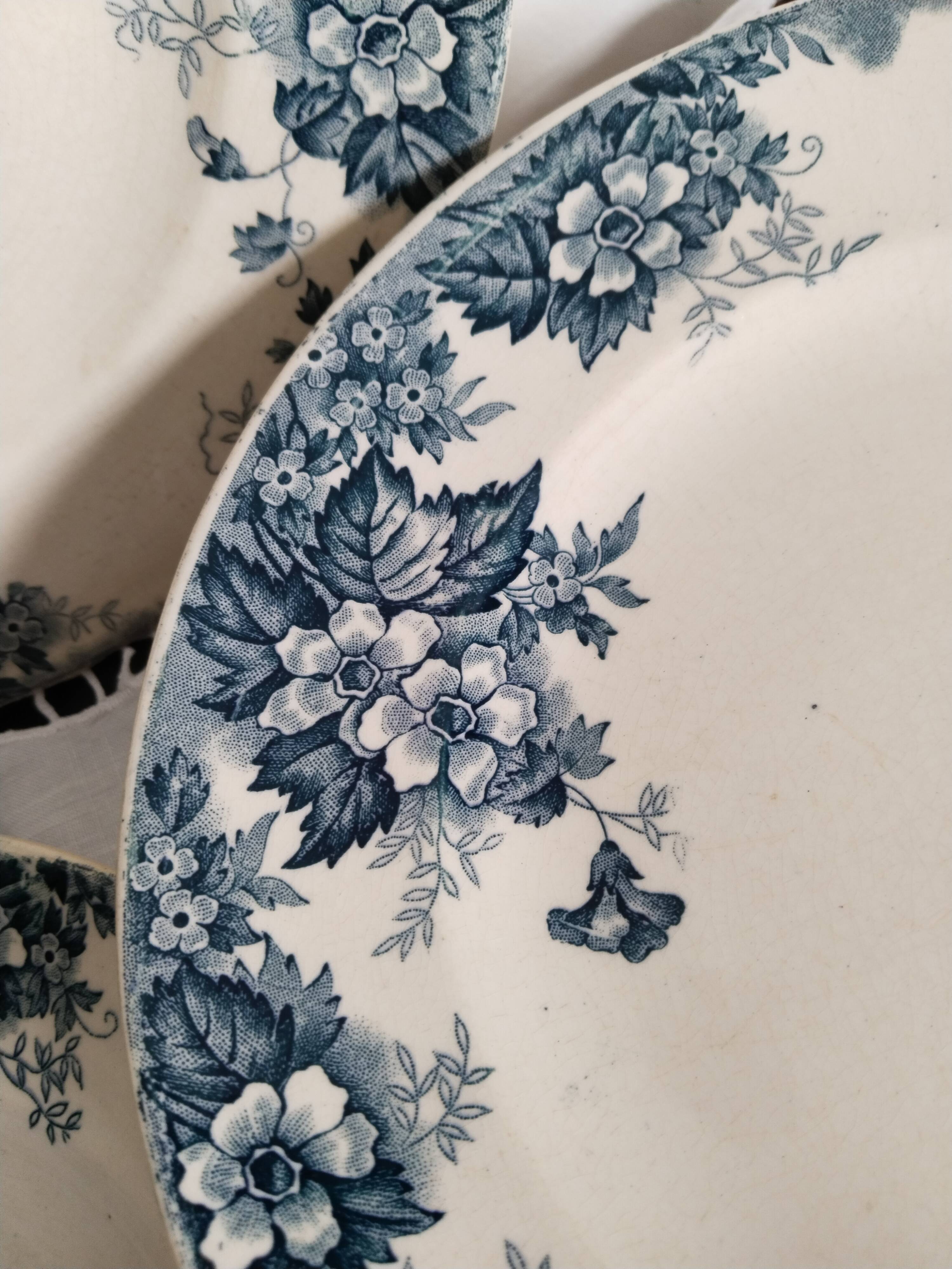 Flat plates (4) in earthenware from Saint Amand and Hamage, Terre de fer, Marie Louise model, c