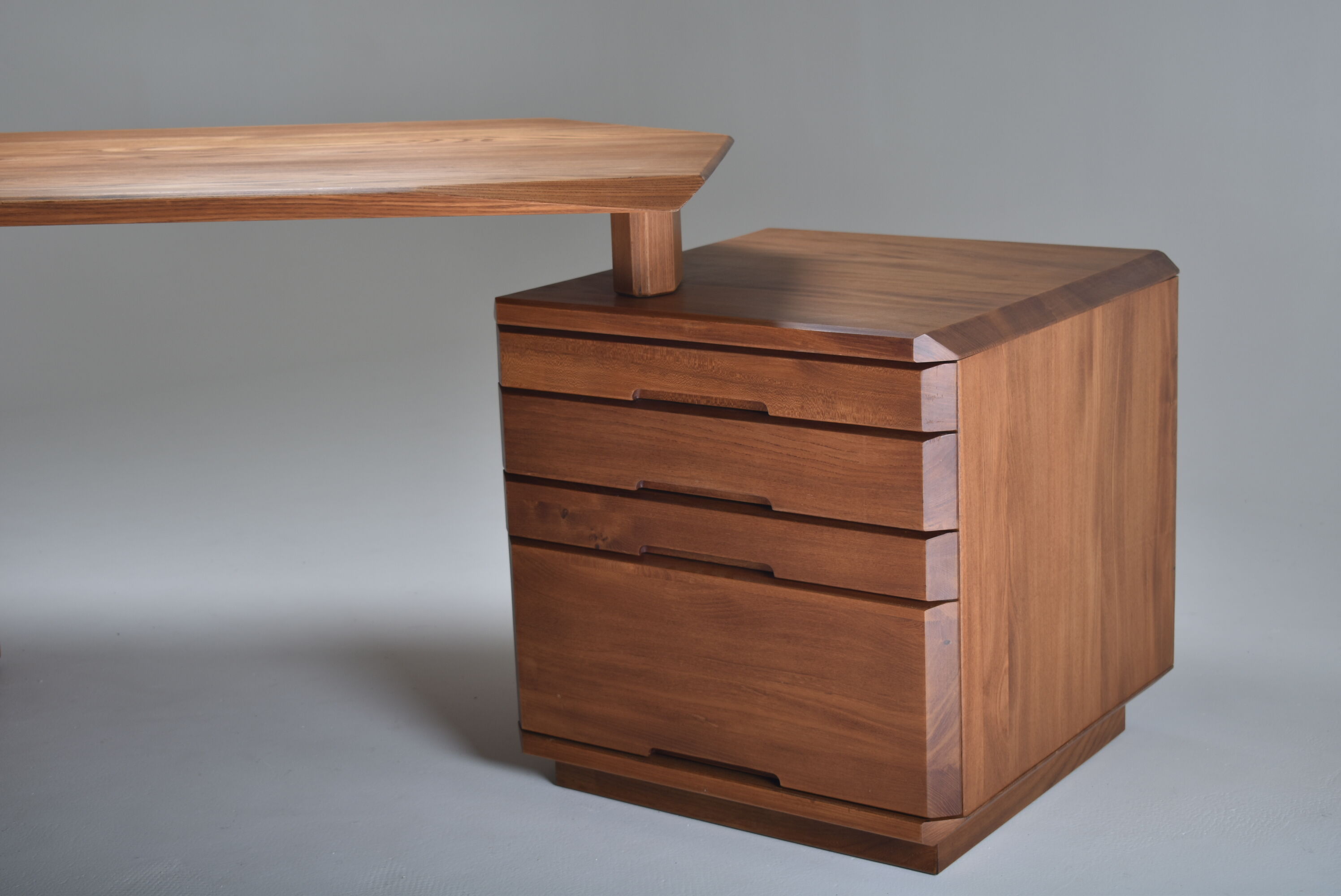 Desk B40 by Pierre Chapo