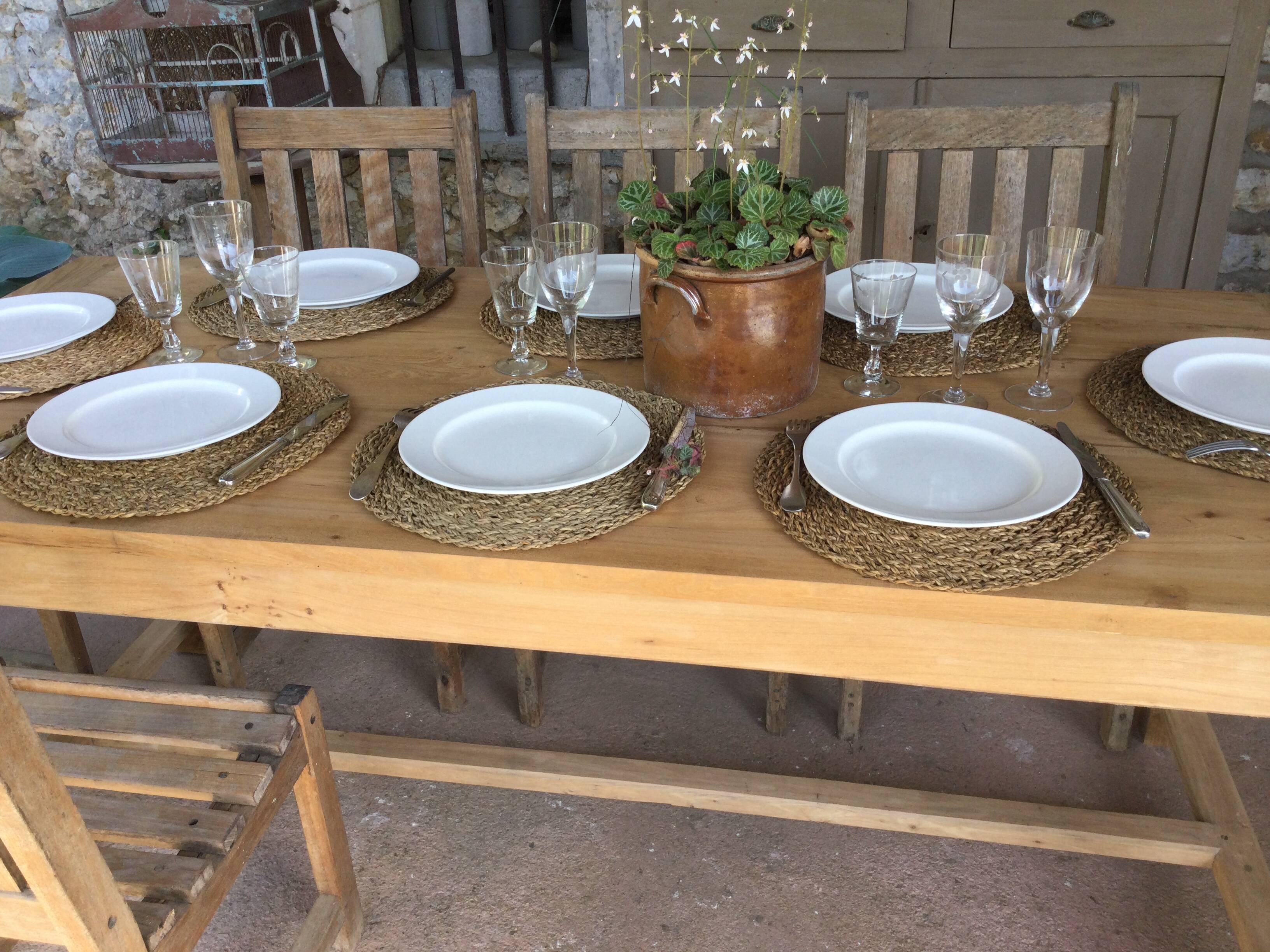 Ancienne table de ferme rénovée