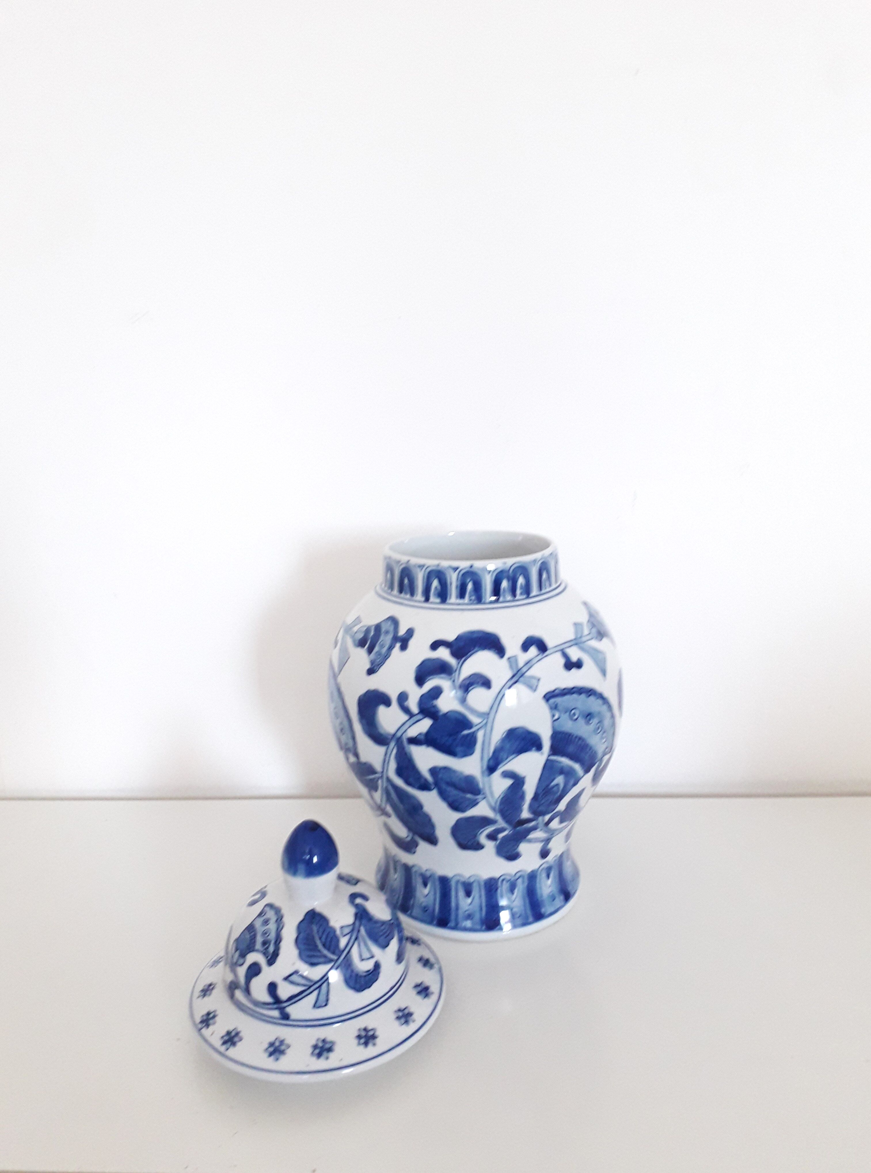 Old lid pot - asian porcelain - herbalism-1970-80
