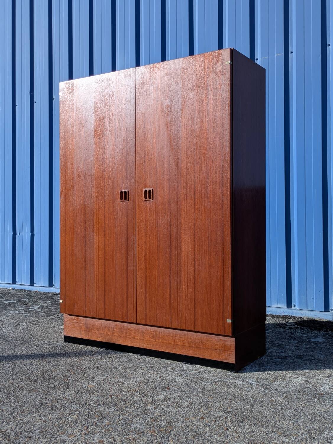 Vintage compact Scandinavian teak cabinet/sideboard, 1960s