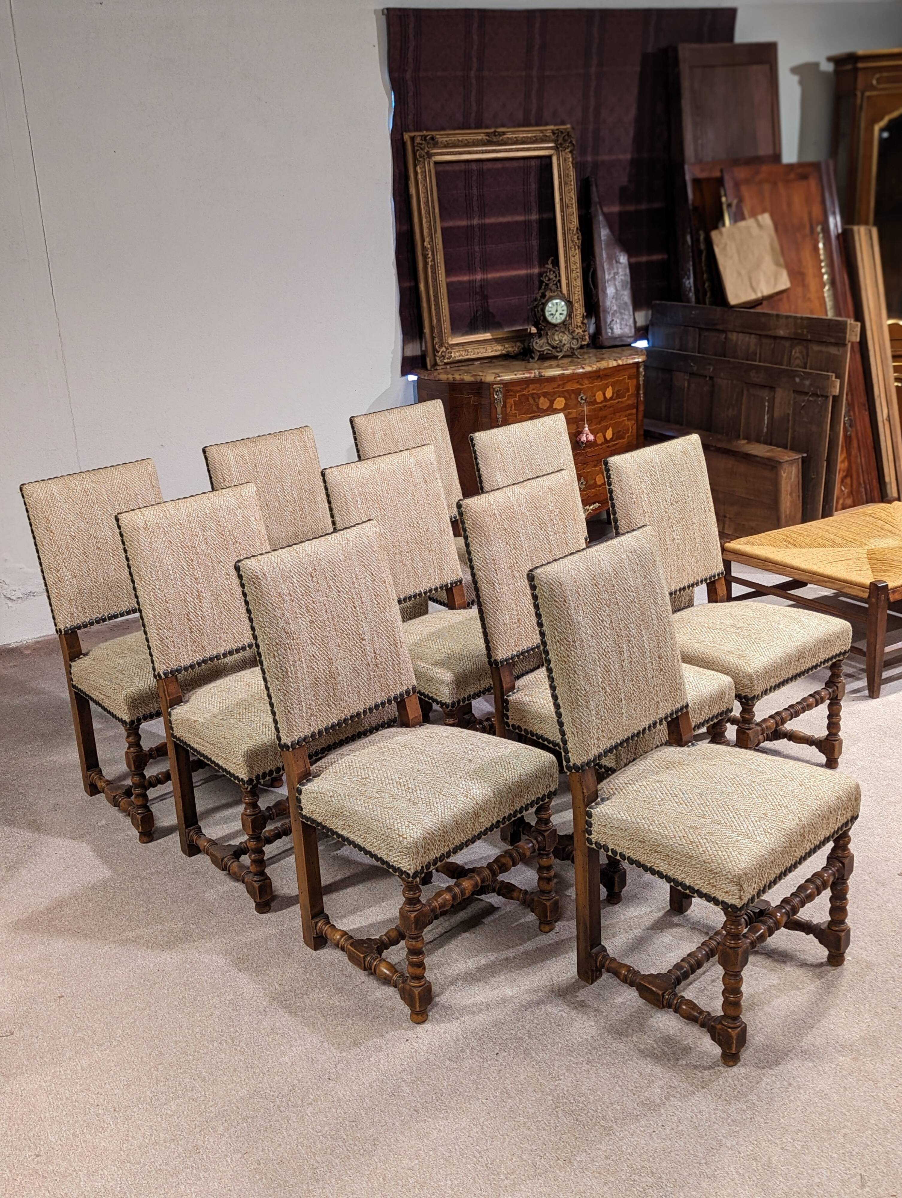 Ensemble de 10 chaises de style louis XIII