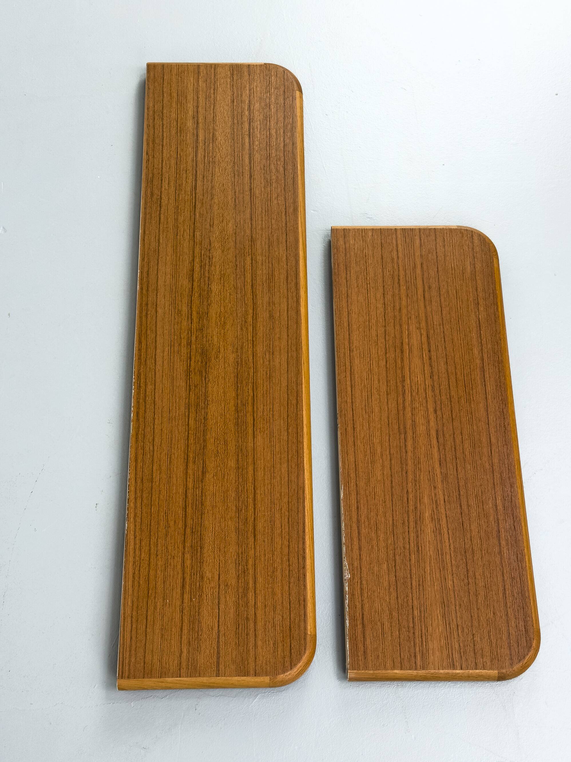 Ensemble de 2 étagères murales en teck du milieu du siècle, années 1970