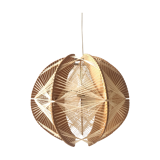 Wood suspension and vintage yarn