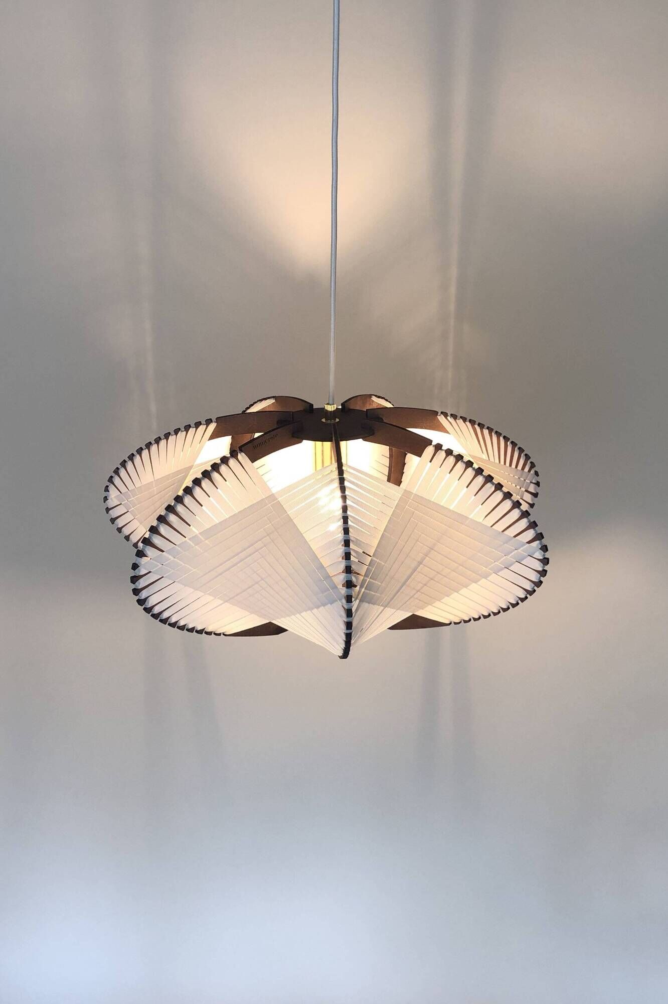 Vintage Scandinavian style wooden woven suspension – Corolle L – D54 cm