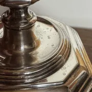 Paire de bougeoirs de style Louis XV