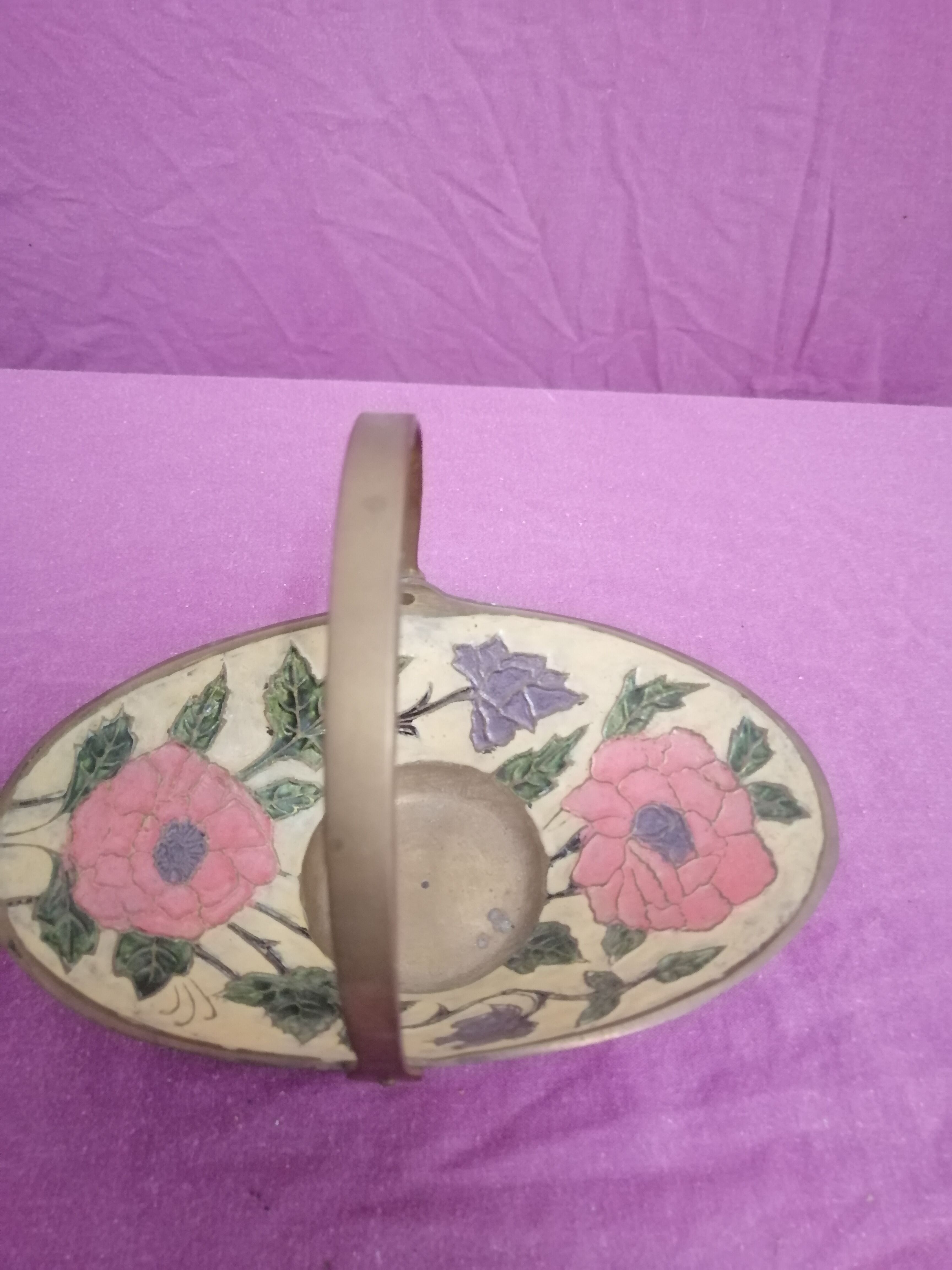 Empty pocket basket in brass and ceramic