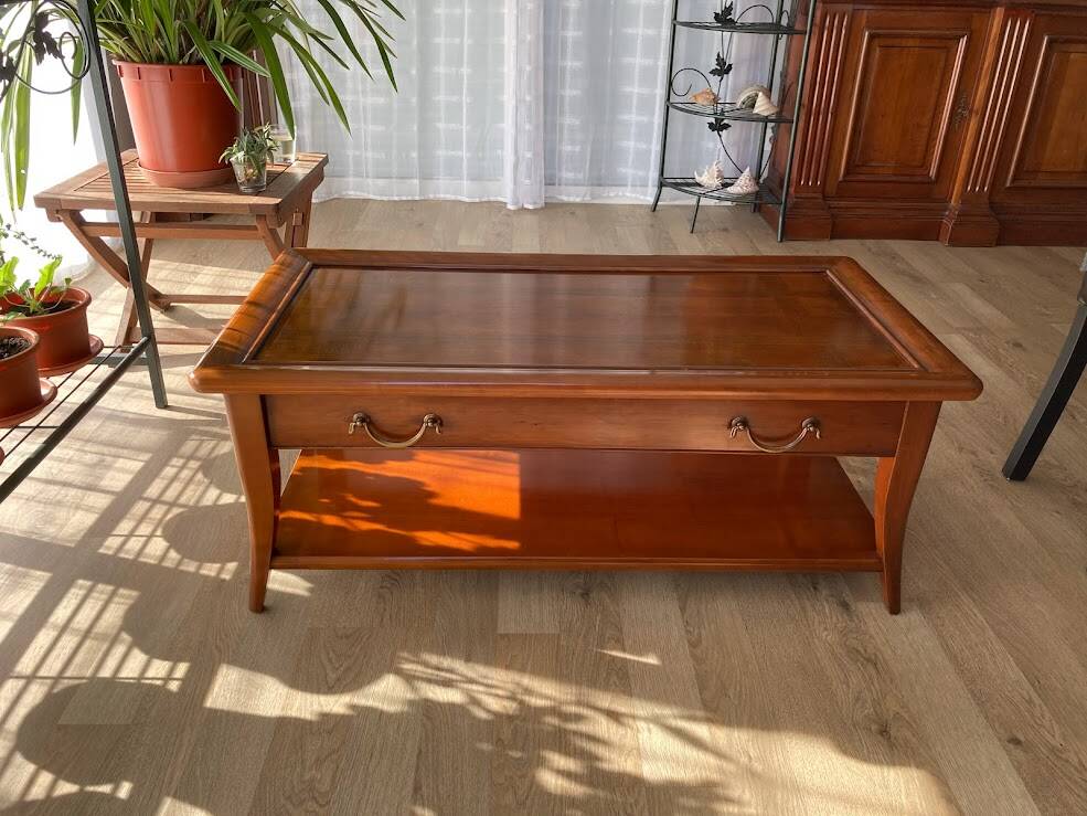 Rectangular mahogany coffee table with drawer