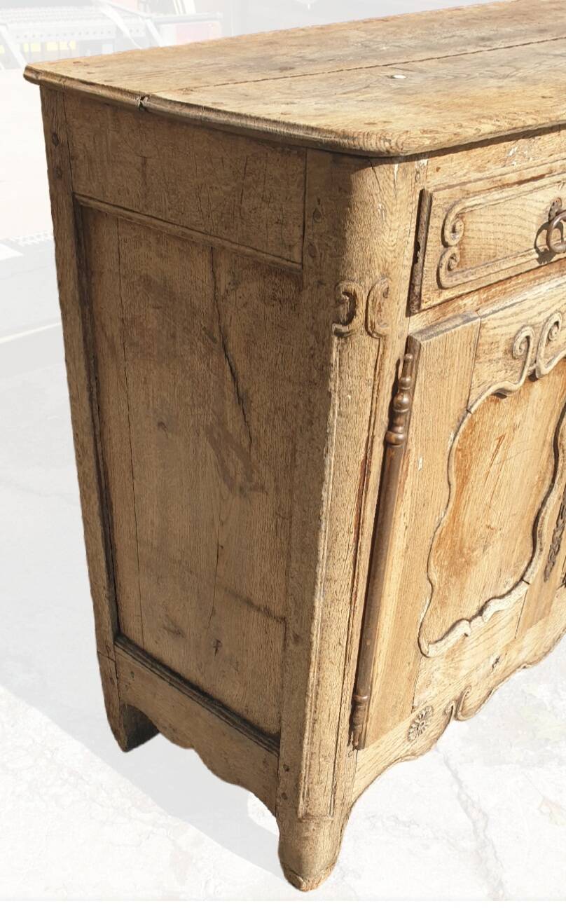 3-door sideboard in light oak, late 18th century, carved rustic work