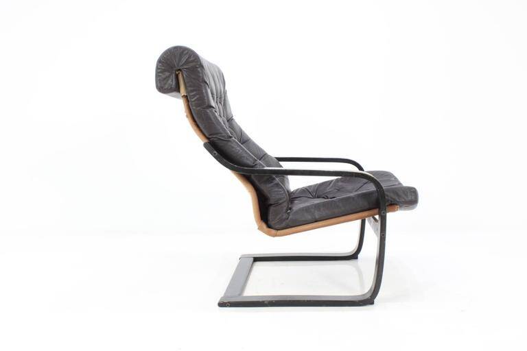 Fauteuil ou chaise longue en cuir finlandais des années 1970.