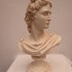 Buste de sujet antique sur socle