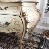 Commode Louis XV baroque vénitienne galbée