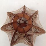 Suspension en bois et fils année 70