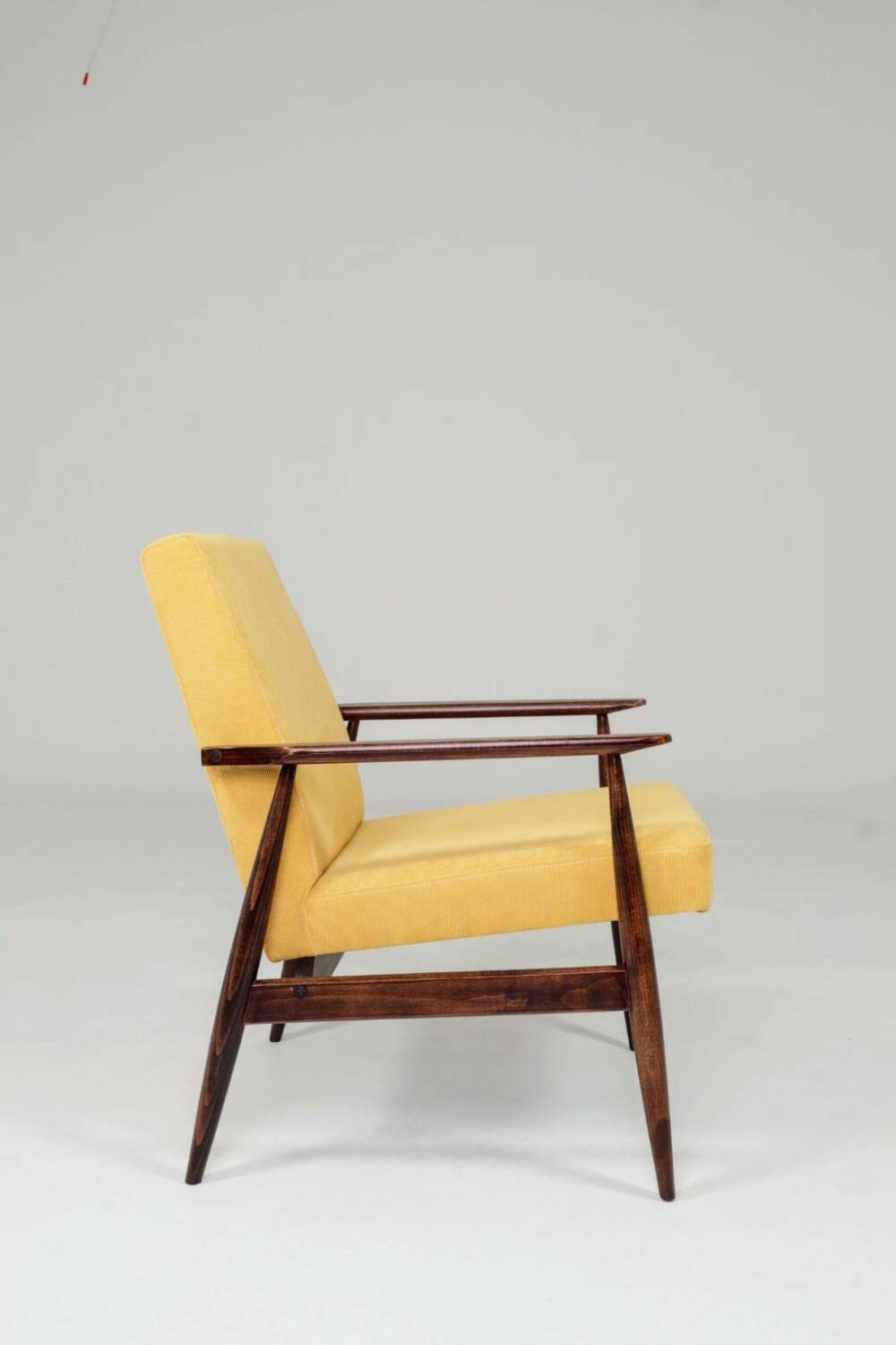 Fauteuil vintage pastel jaune velours côtelé et repose - pieds