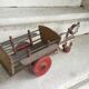 Cheval avec chariot ancien en bois