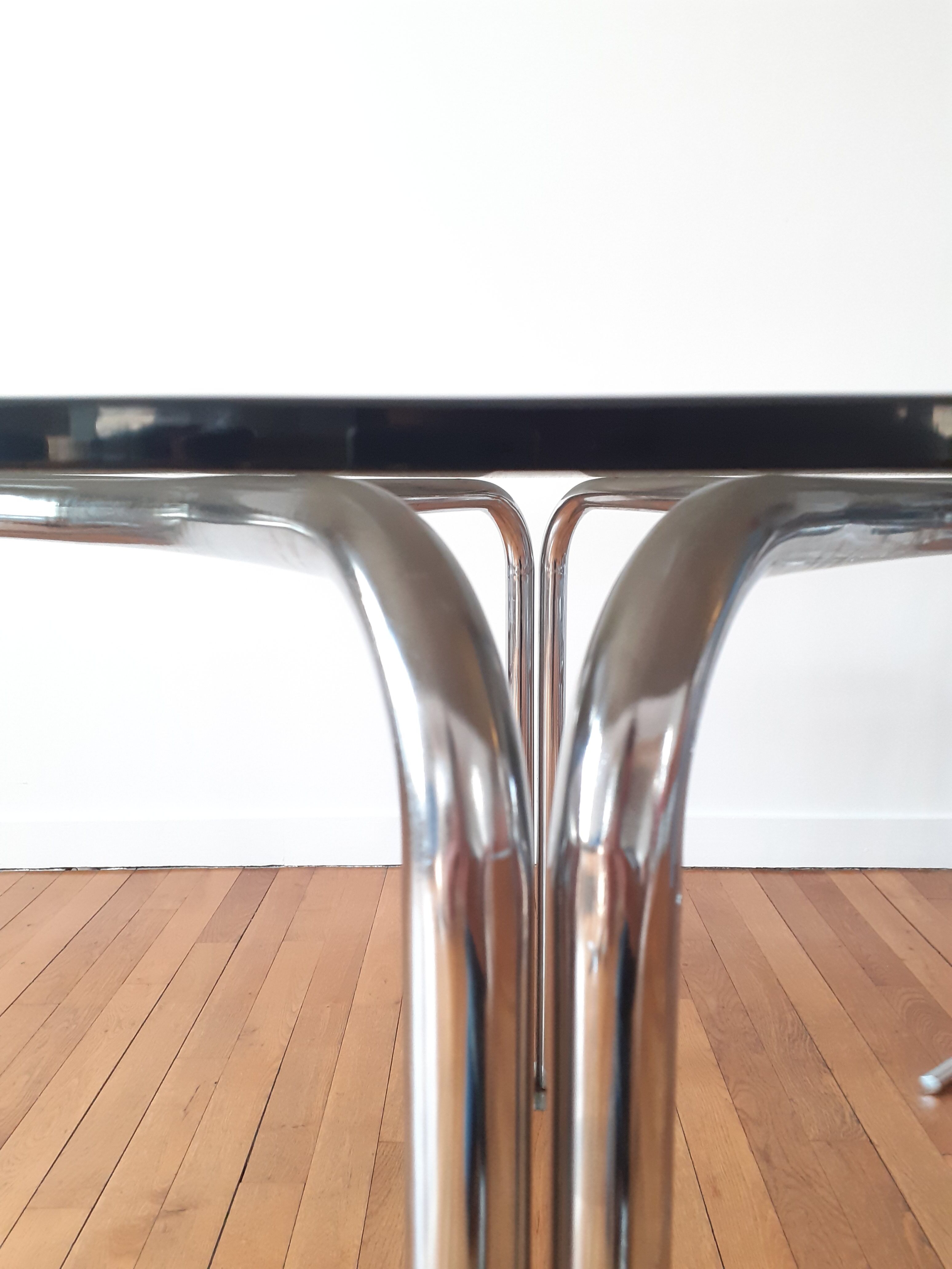 Oval dining table 70's
