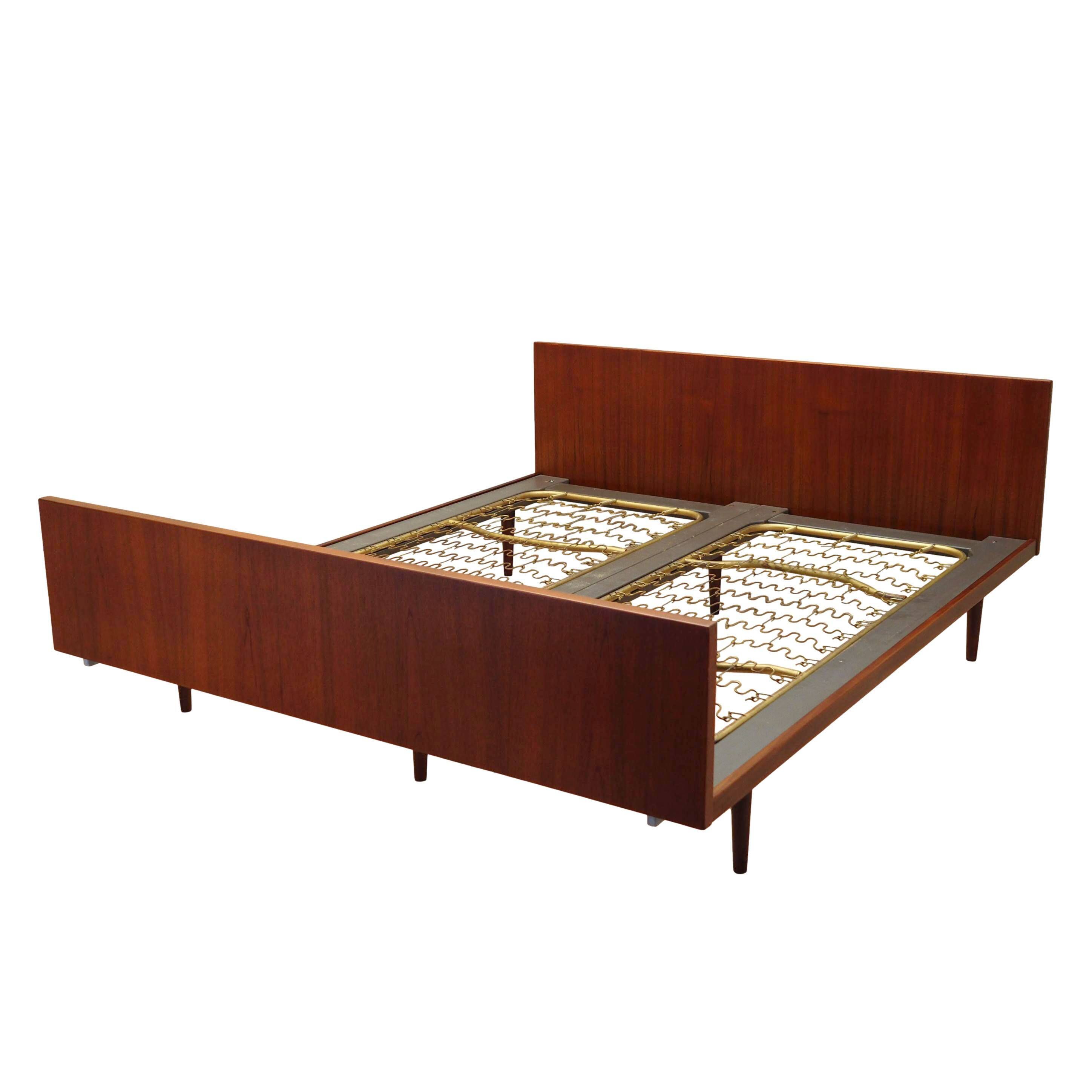 Lit en teck, design danois, années 1960, designer : Hans J. Wegner, fabricant : Getama