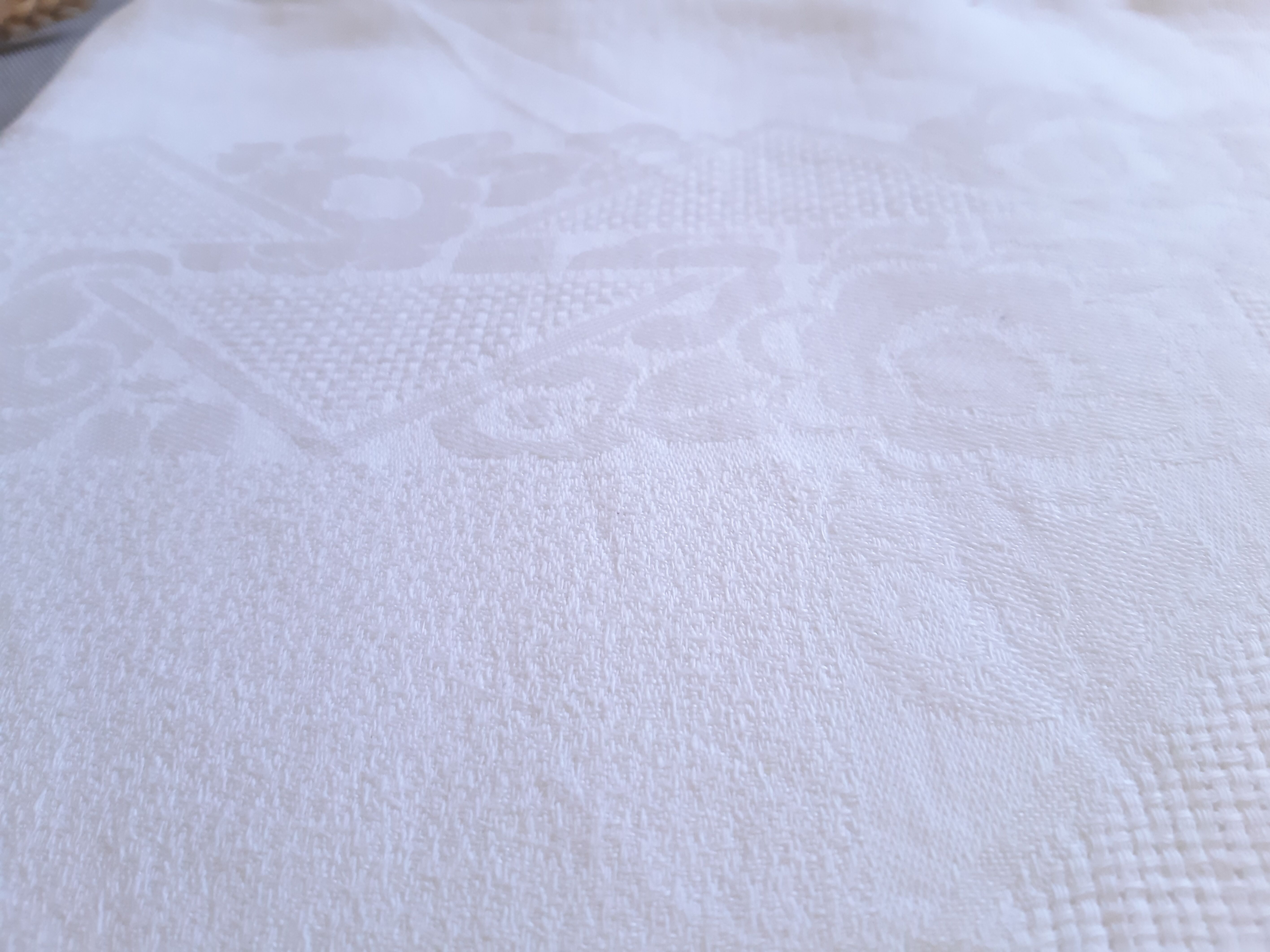 Damask tablecloth 155 x 225