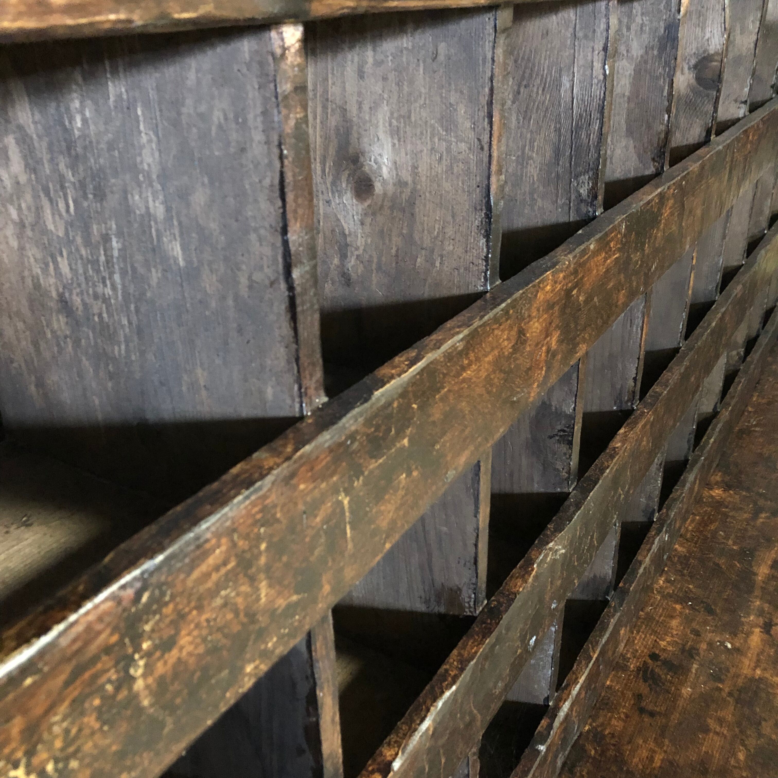 Meuble de métier à tiroirs et casiers
