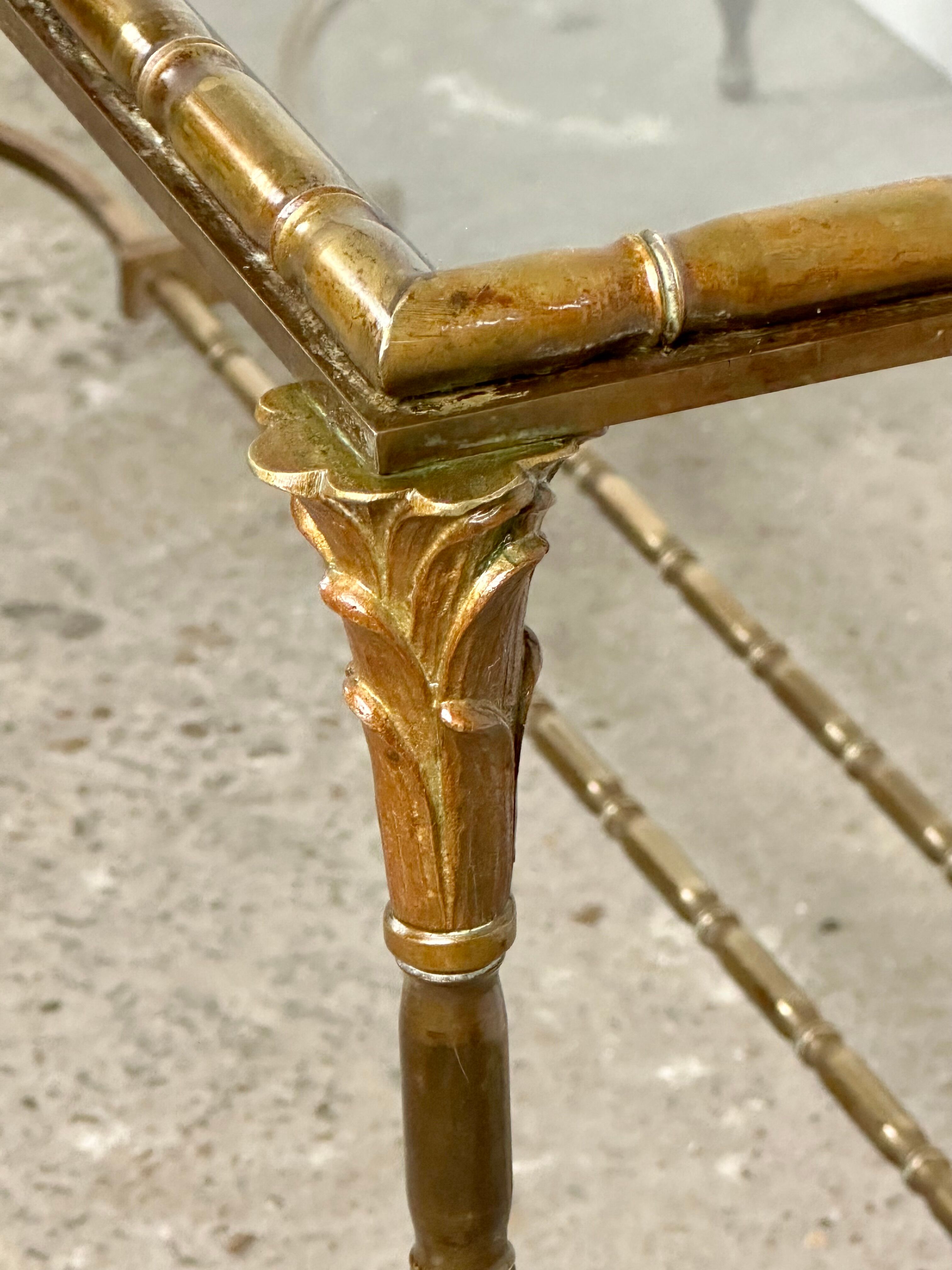 Table basse en bronze doré 1960
