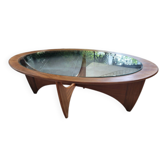 Table basse ovale par G-Plan en teck massif