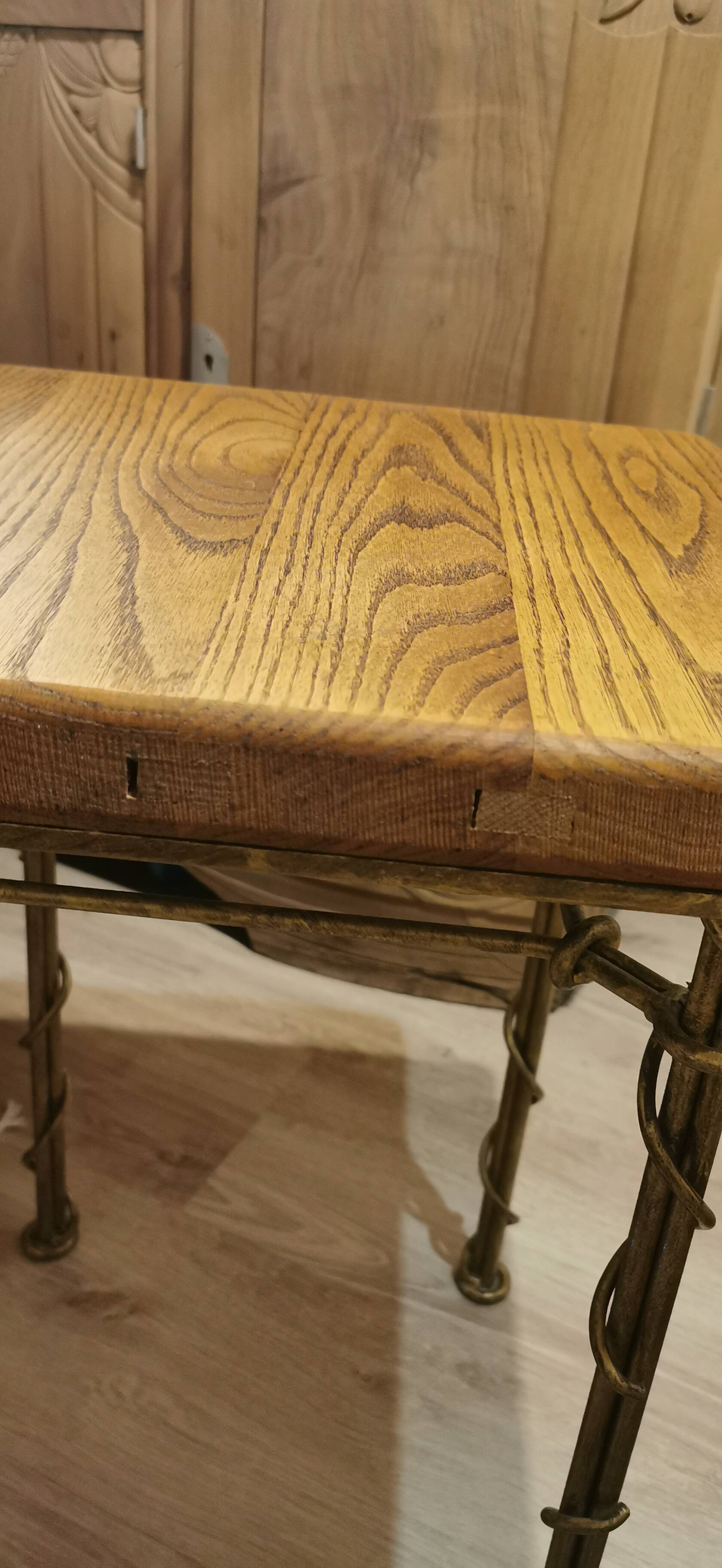 Wrought iron side table with ivy imitation