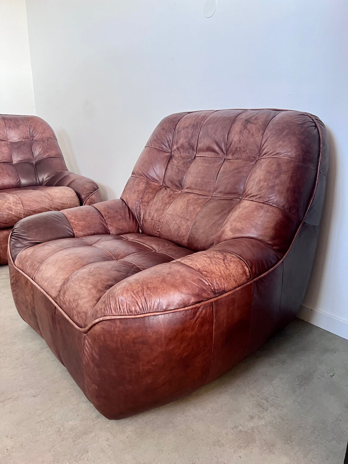 Ensemble canapé et 2 fauteuils vintage en cuir camel patchwork design années 70