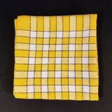 6 yellow napkins