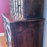 Provençal buffet with two bodies in solid walnut from the 18th century.