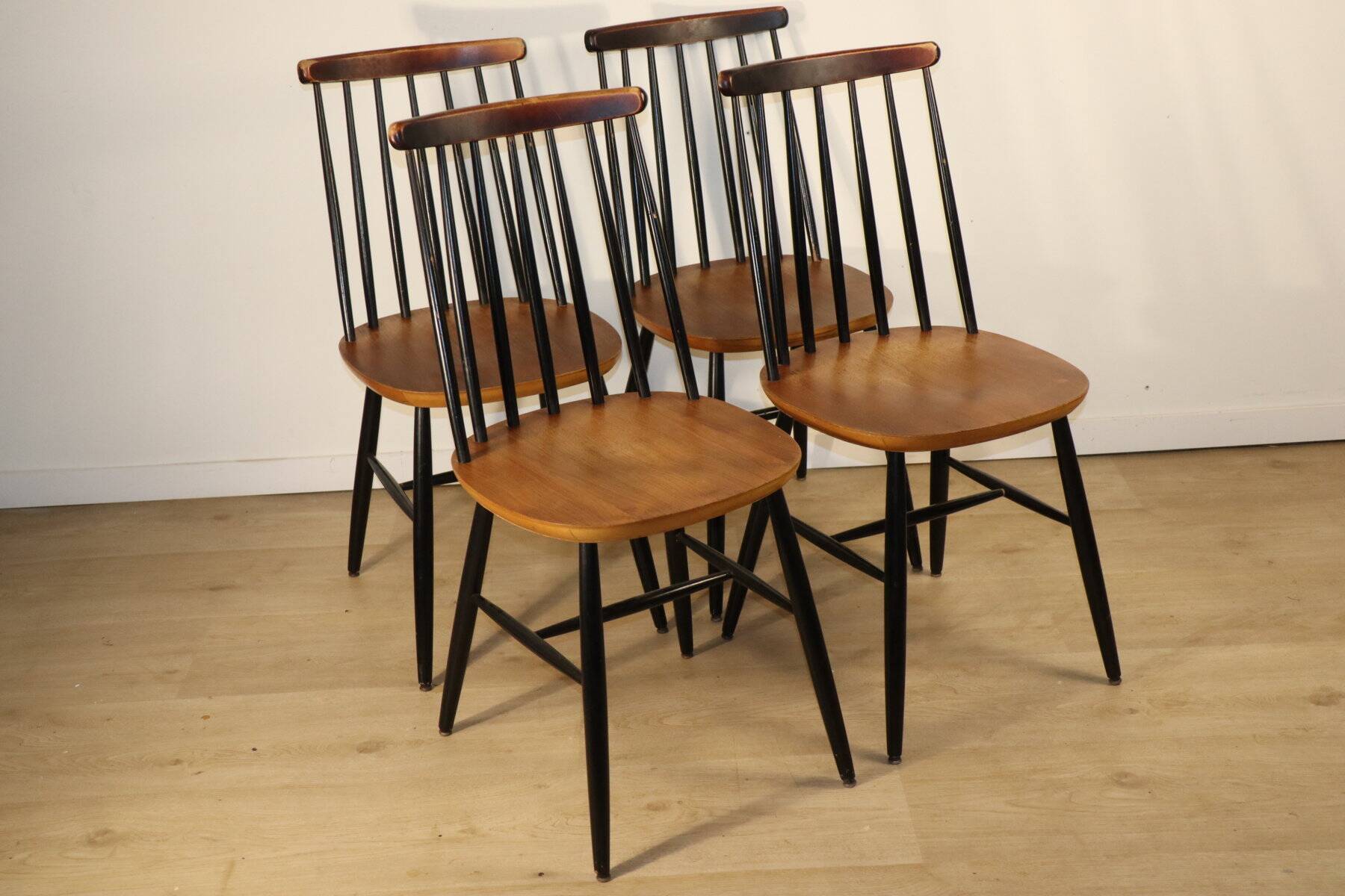 Set of 4 vintage wooden chairs, 1960.