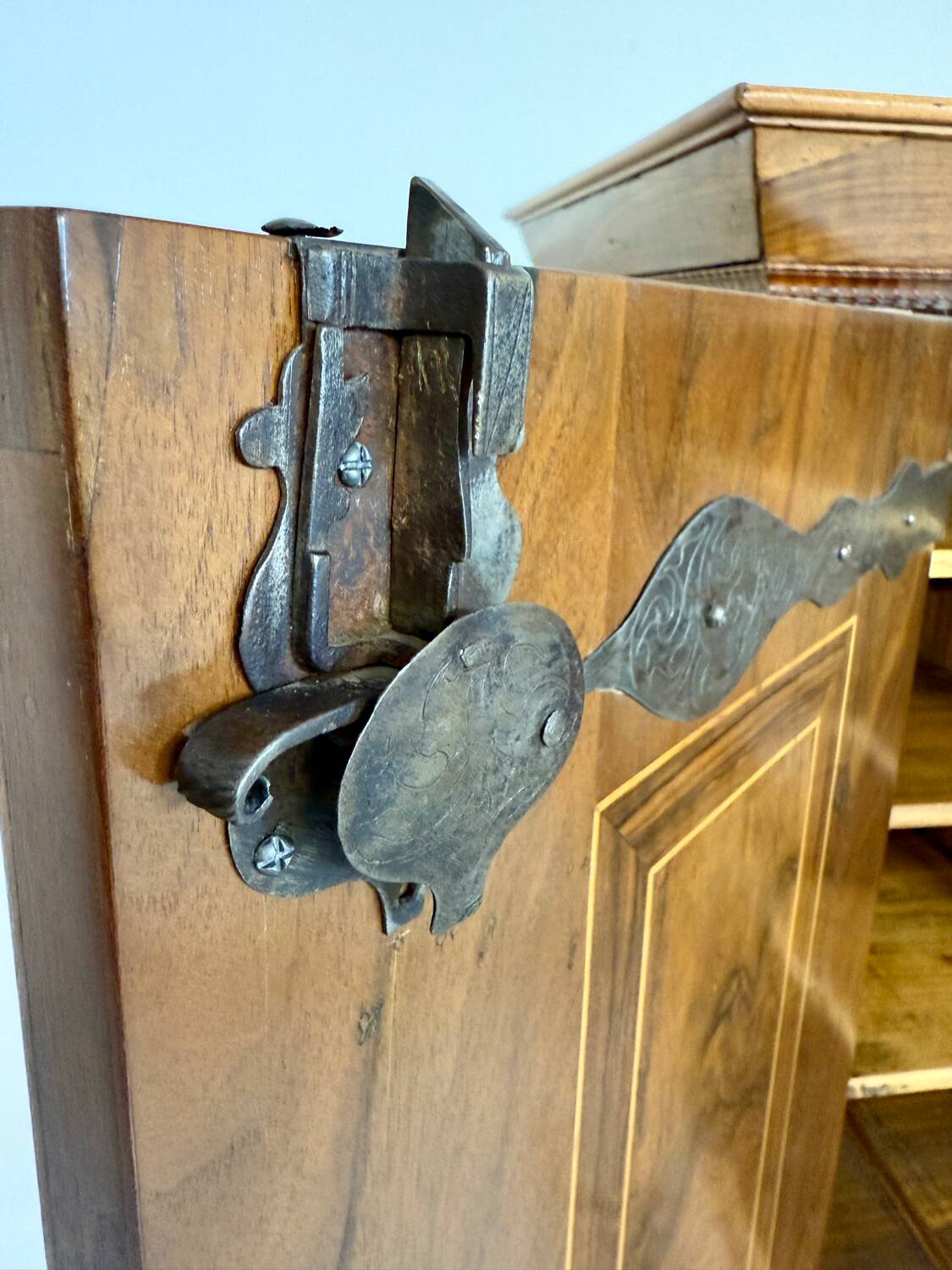 Antique 19th century Biedermeier art deco chest of drawers in walnut with wrought iron locks
