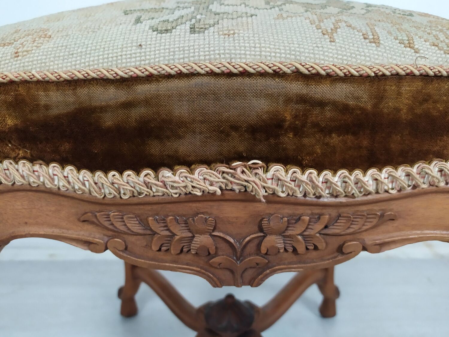 Louis XV pouf