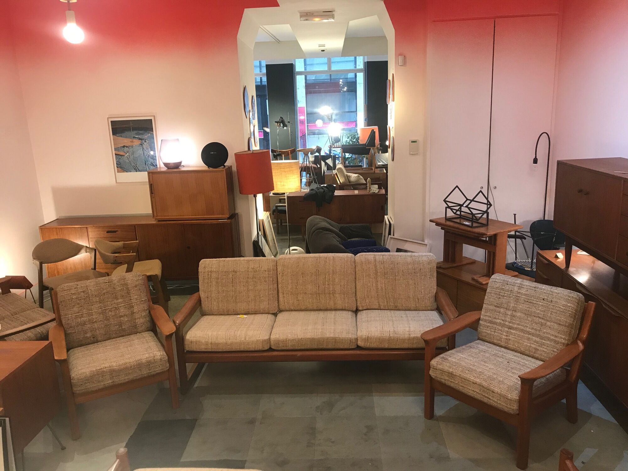 Full living room with 1 3-seater sofa and a pair of armchairs