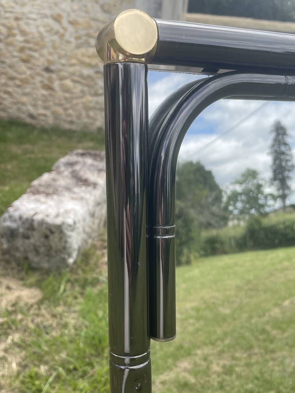 Vintage rectangular wall mirror in tubular metal and brass, 1970s/1980s.