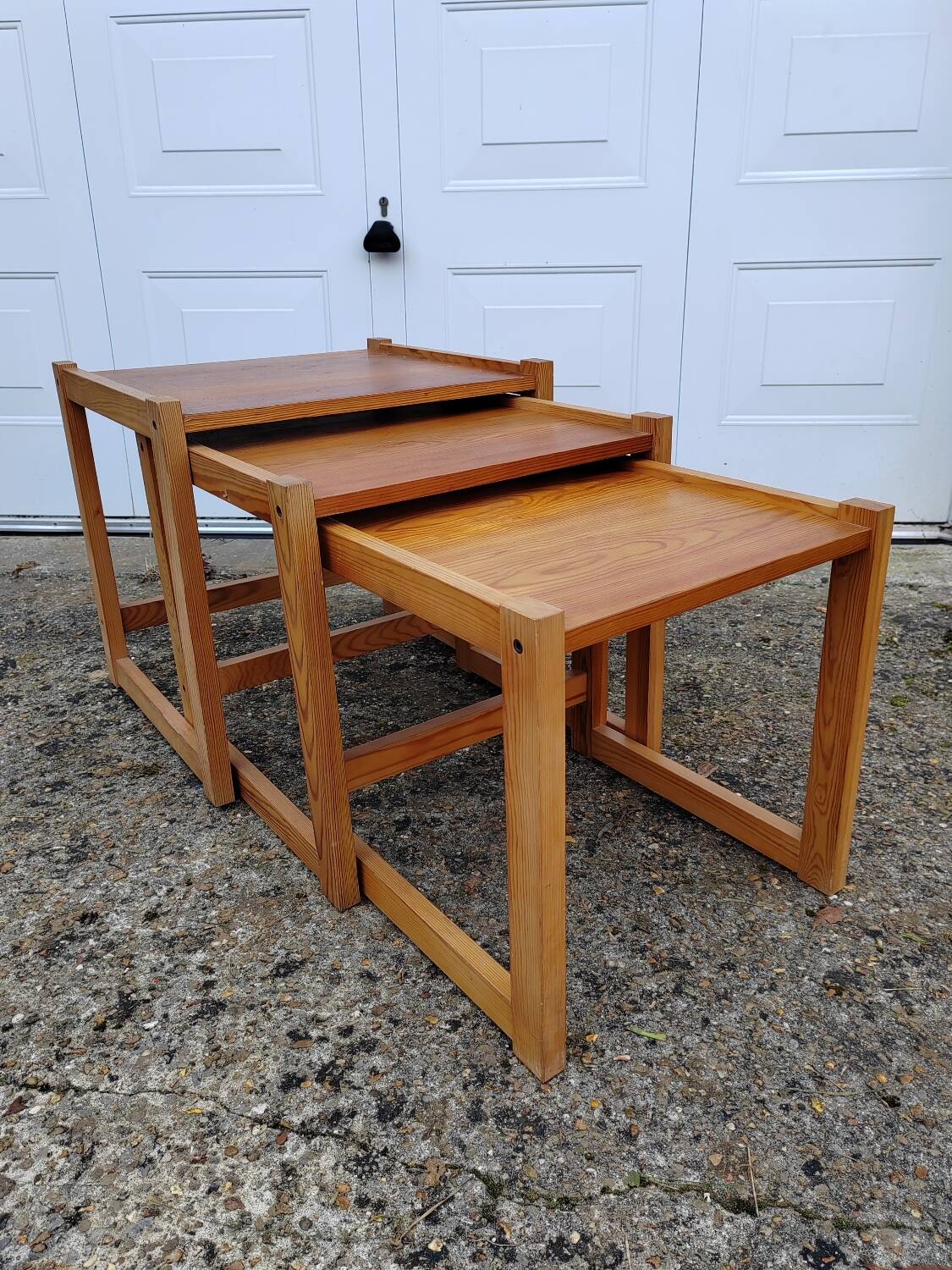 Nesting pine table from the 1970s