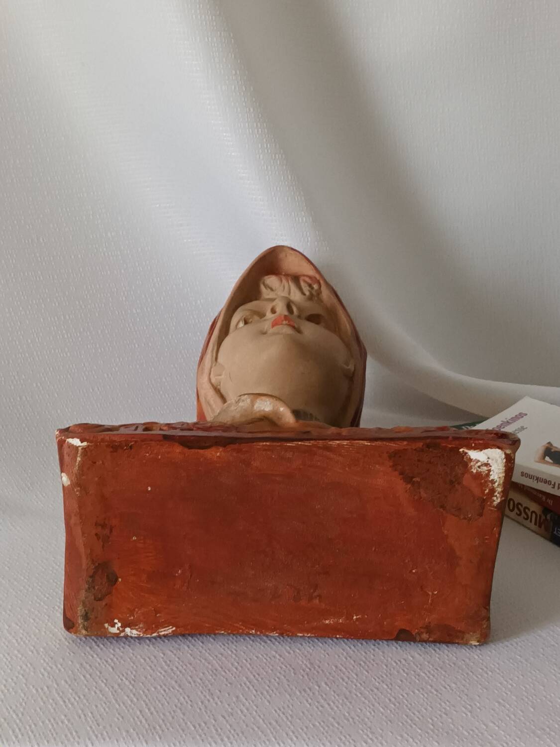 Buste jeune femme en plâtre XXème