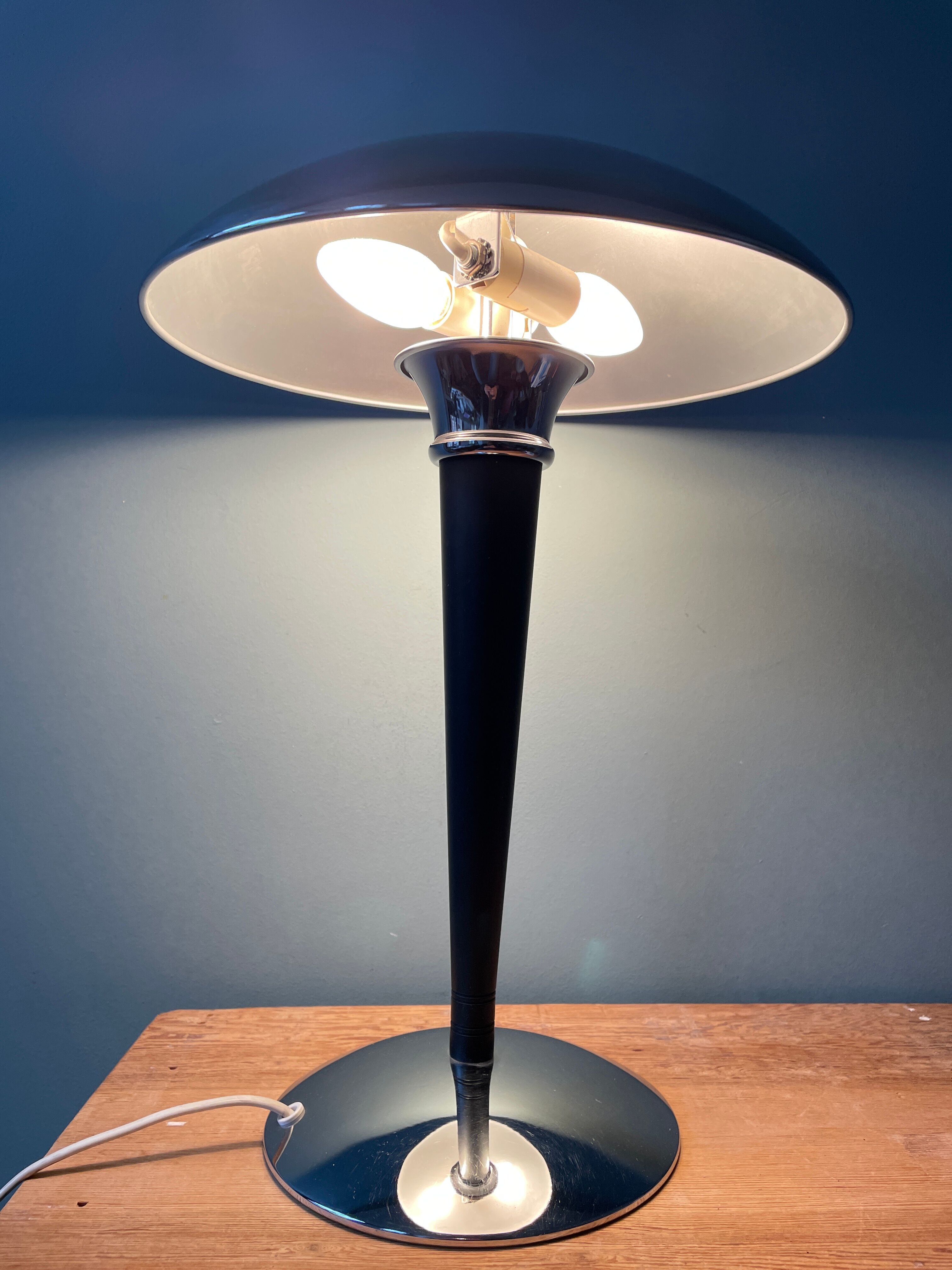 Vintage liner lamp 1980