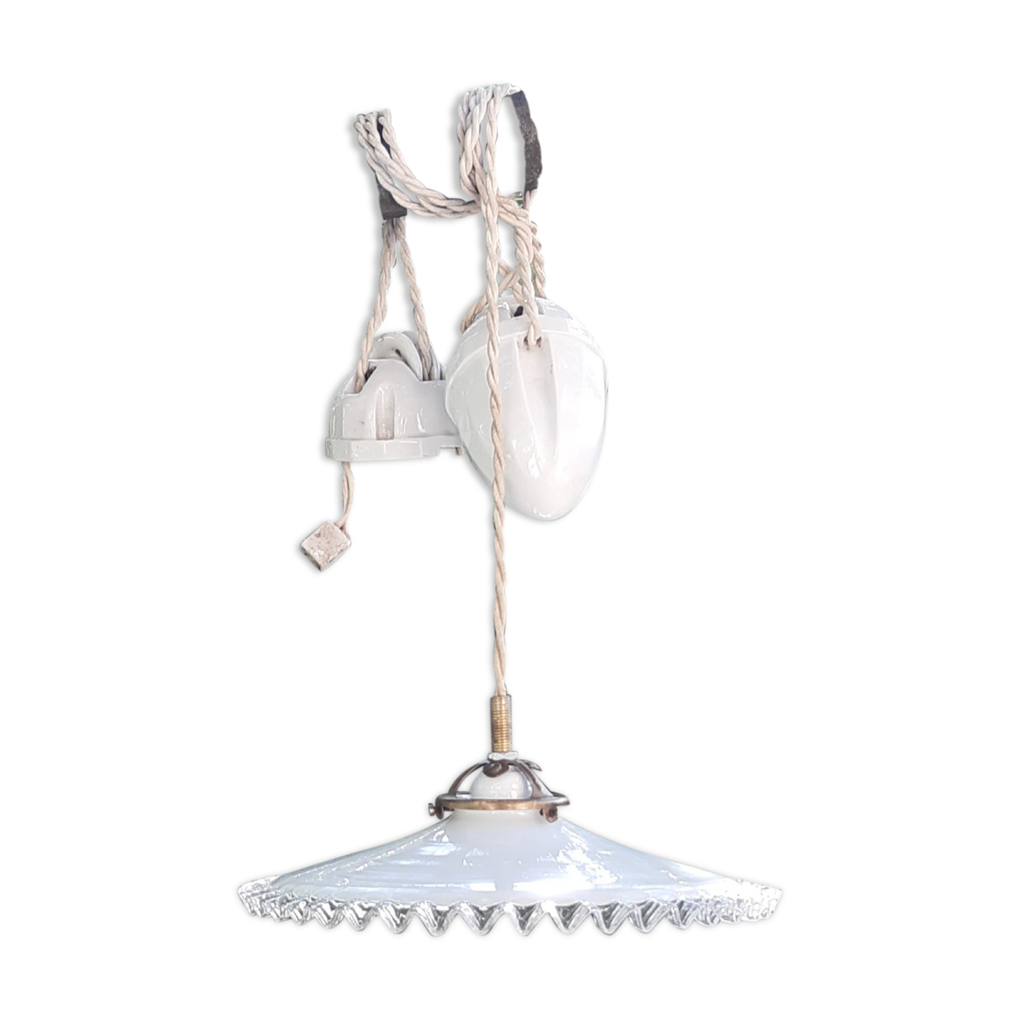 Goes up and down hanging lamp in opaline