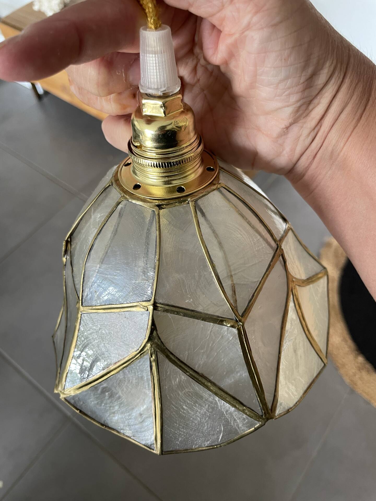 Italian lampshade applique from the 1970s in mother-of-pearl and gilded brass.