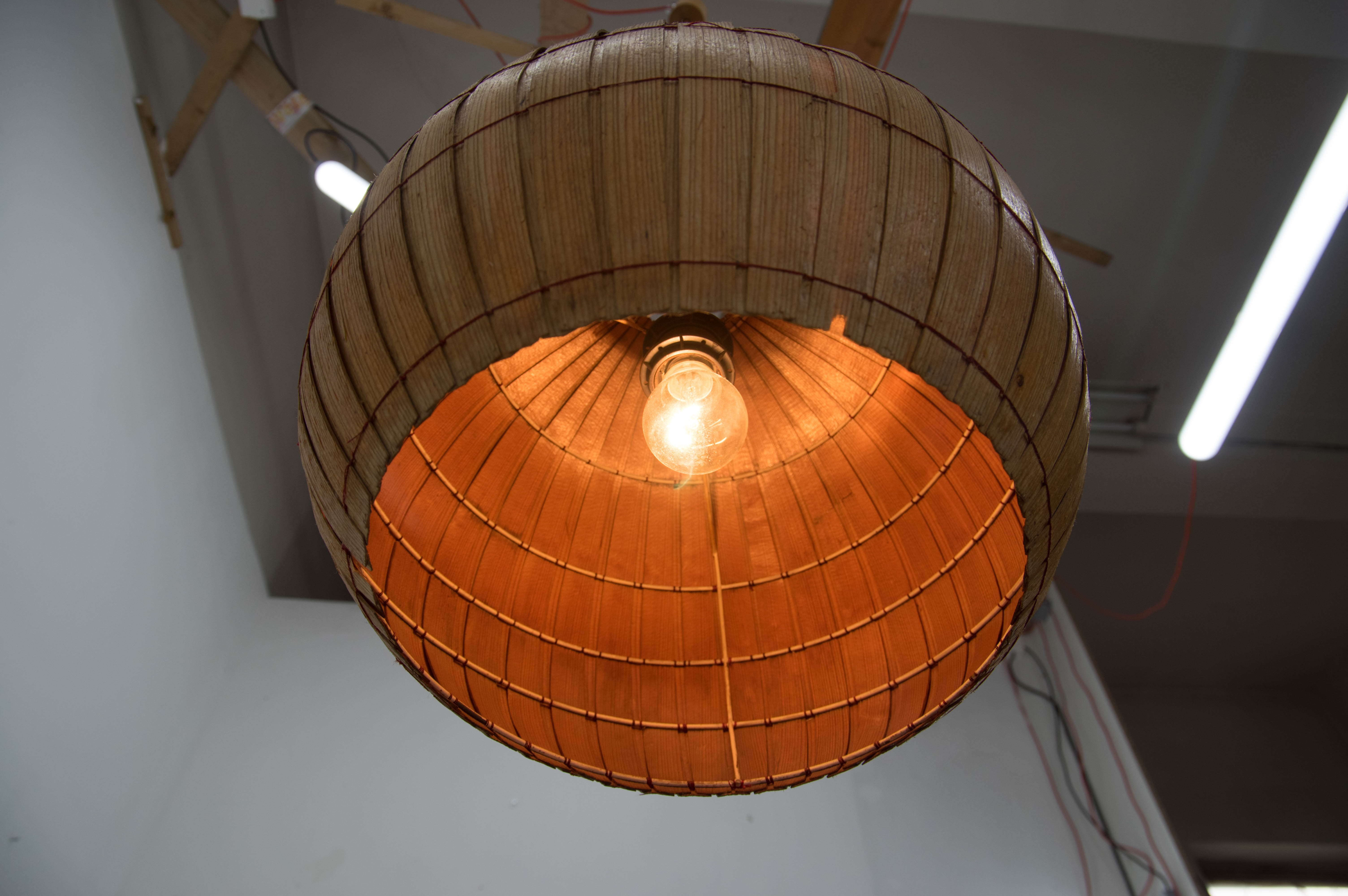 Suspension en placage de bois du milieu du siècle, ULUV, années 1960