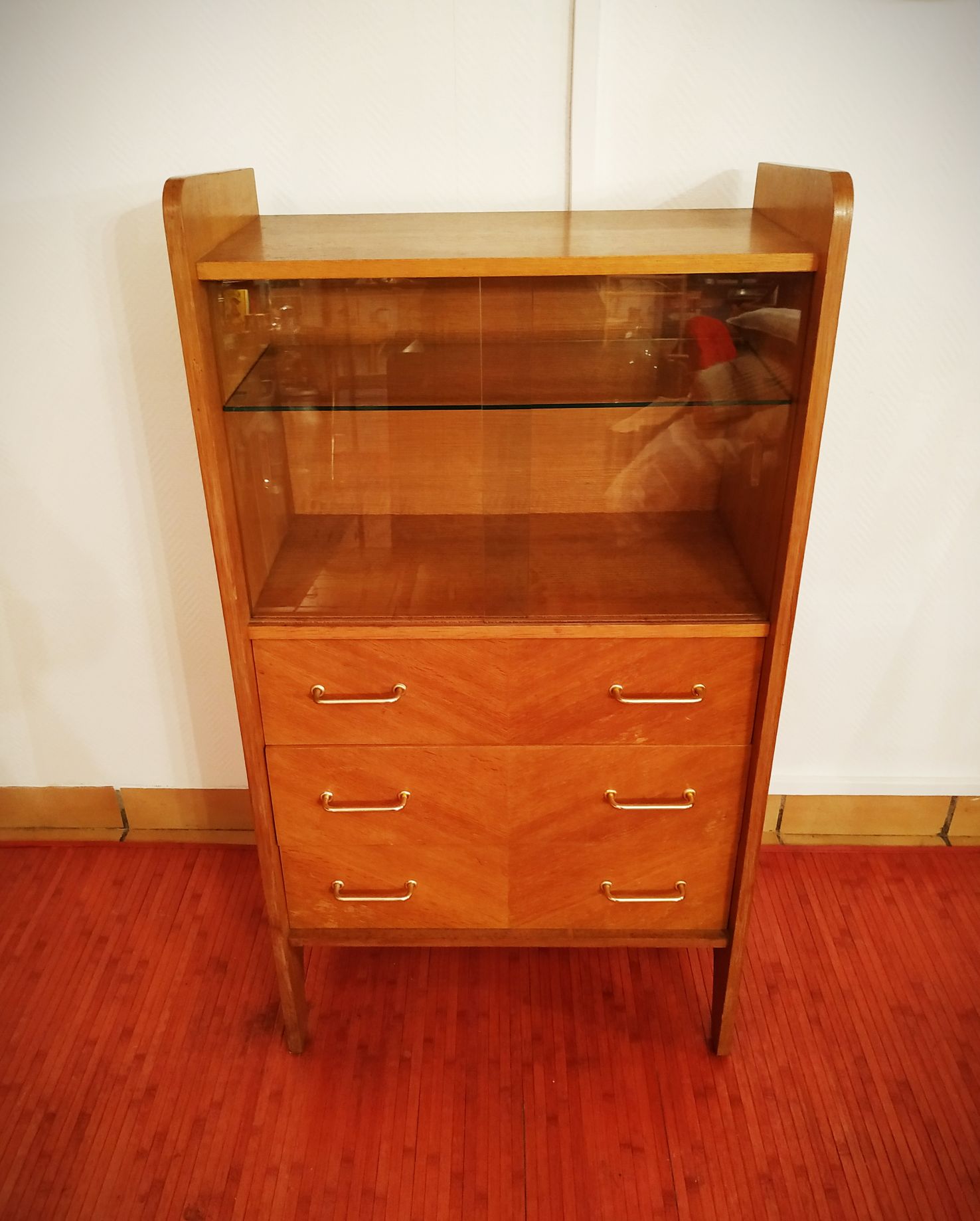 Vintage glass-fronted chest of drawers/bookshelf