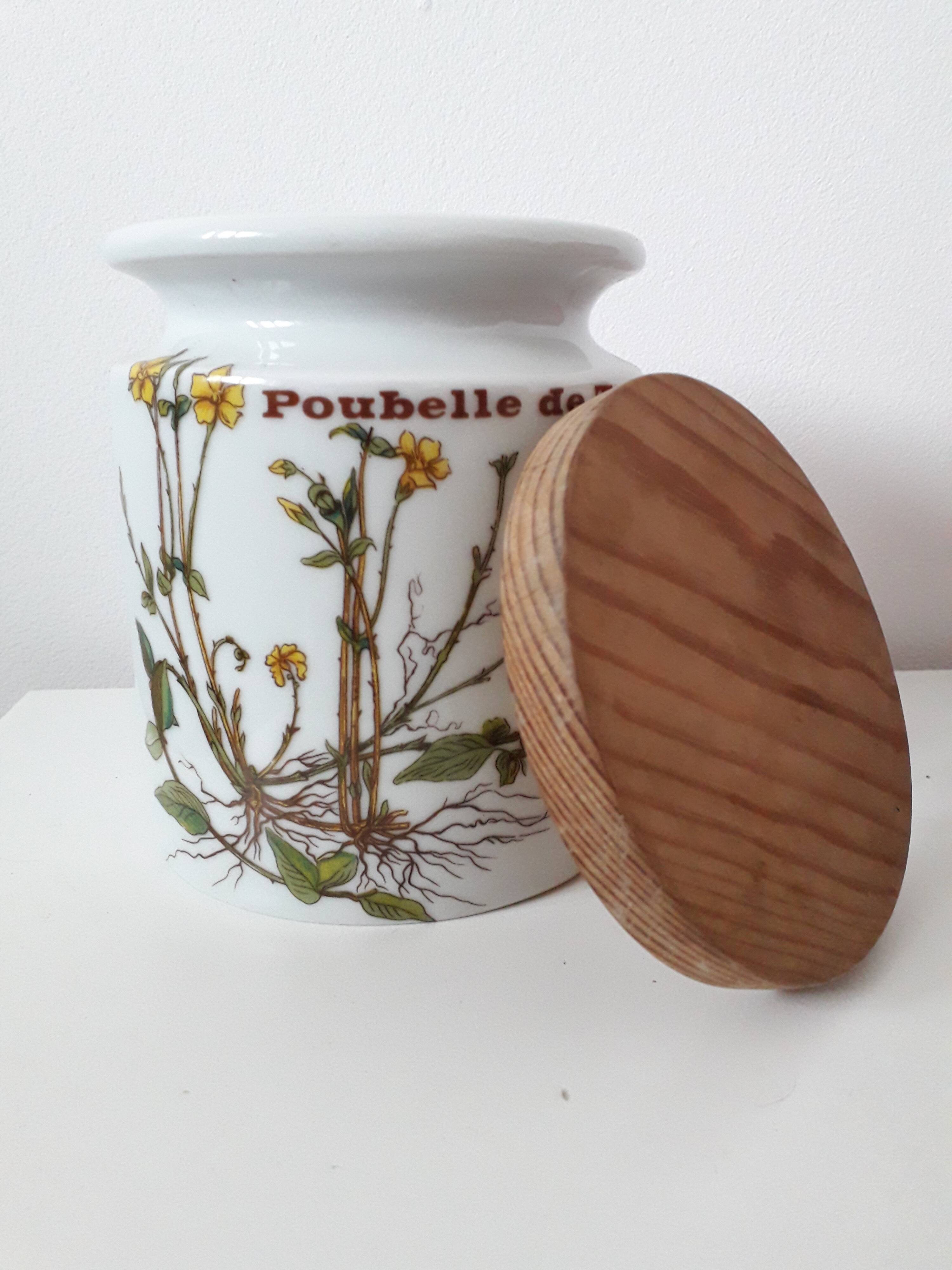 Porcelain pot