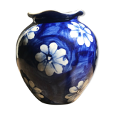 Blue vase to flower