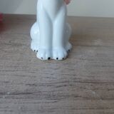 Figurine chien en céramique blanche